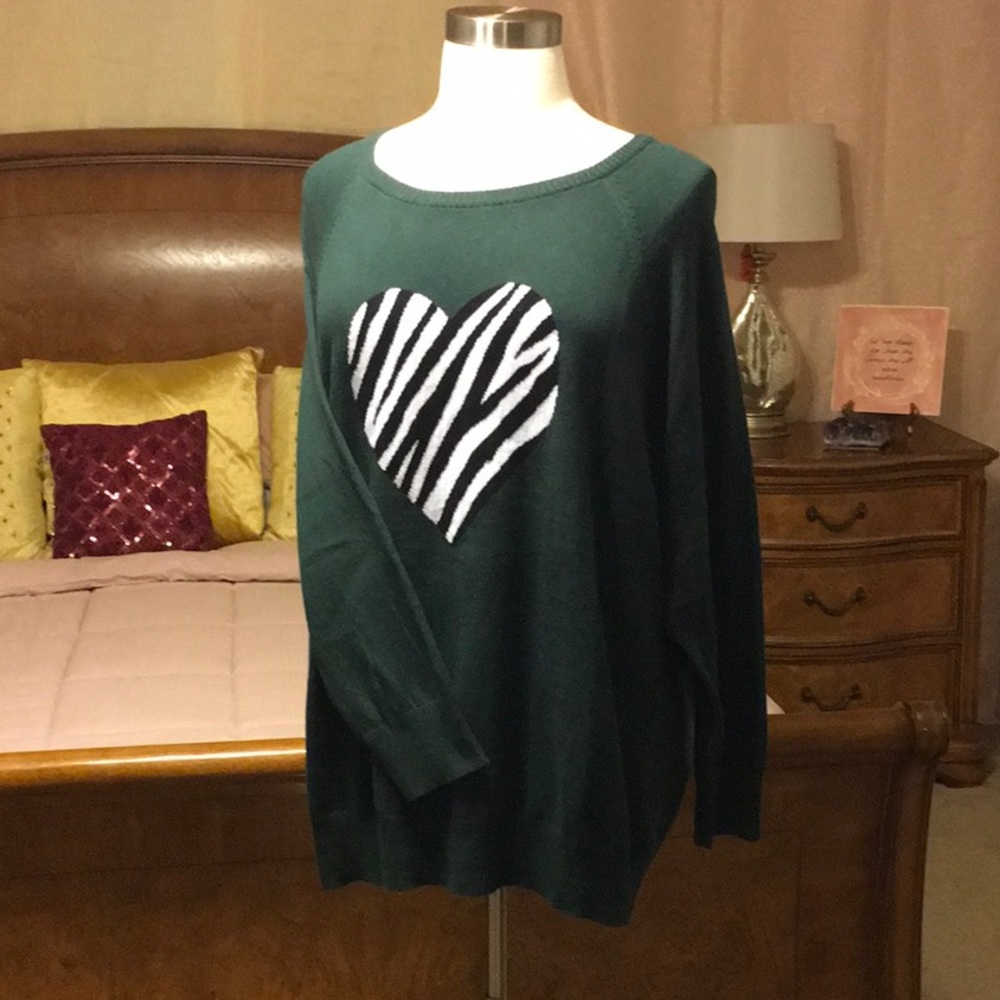 NWOT Torrid Heart Sweater size 3